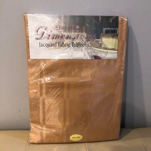 STAIN PROOF Table Linen